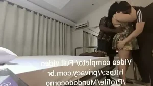 Casada hotwife agradecendo o corninho pelo negão que ele levou pra fuder ela na frente dele video completo no PRIVACY MUNDODOCORNO.